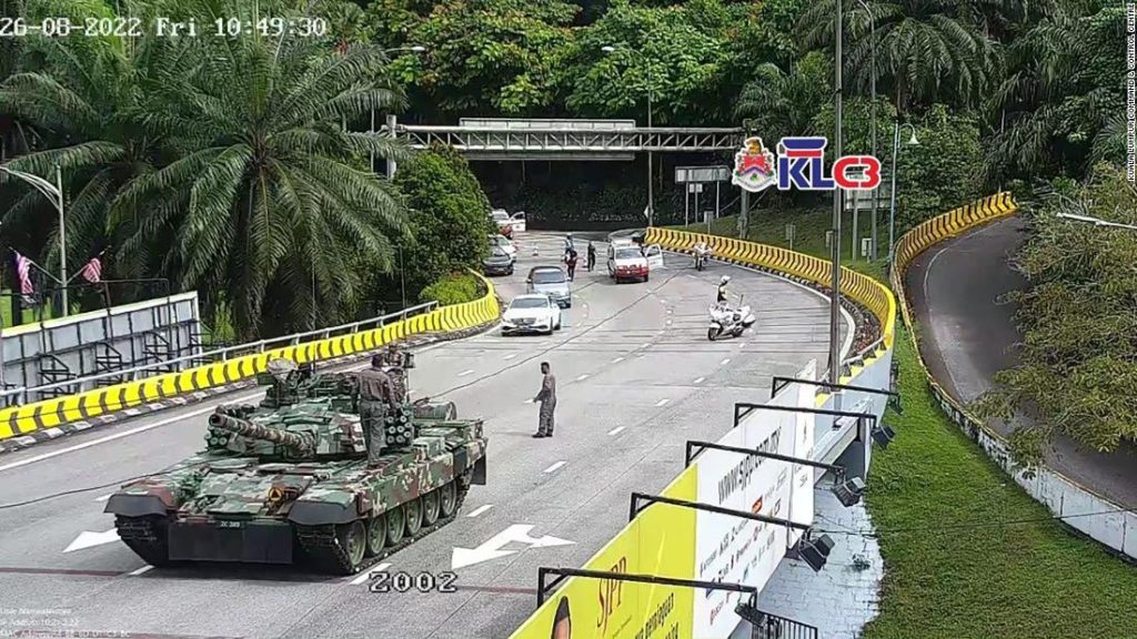 Exército da Malásia pede desculpas após o colapso de tanques e veículos blindados em Kuala Lumpur