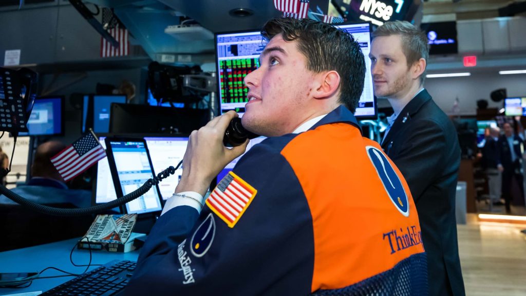 Nasdaq sobe, Dow sobe mais de 100 pontos enquanto Wall Street continua a subir