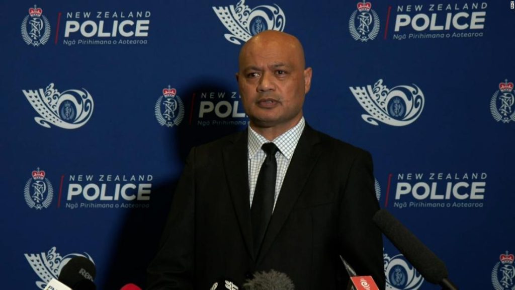 Nova Zelândia: Polícia encontra restos mortais de crianças em sacos comprados pela família em leilão