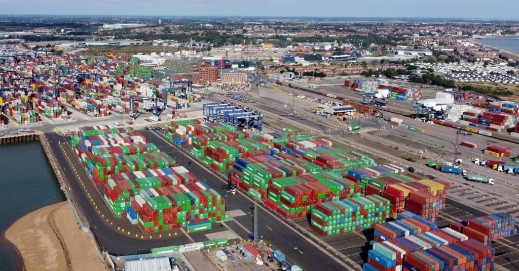 Trabalhadores de Felixstow, o maior porto de contêineres do Reino Unido, devem iniciar uma greve de 8 dias