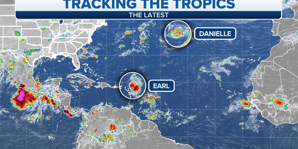 A força do furacão Daniel, tempestade tropical Earl balançando no Oceano Atlântico