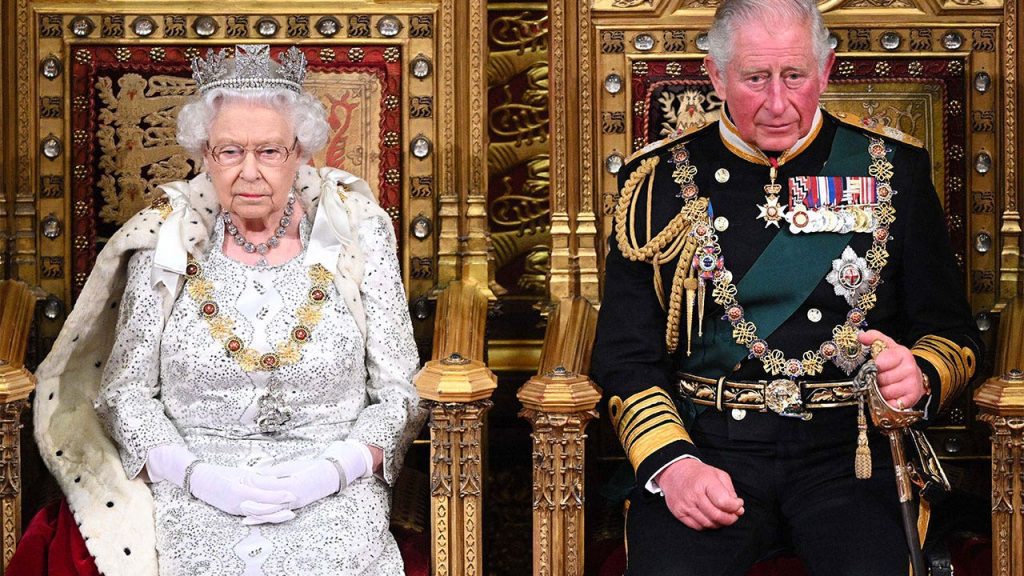 Rei Carlos III deverá substituir a rainha Elizabeth em notas e moedas em um processo de dois anos