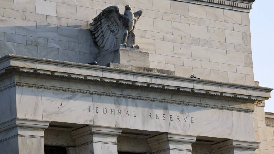 Autoridade do Fed alerta que cortes de impostos no Reino Unido estão aumentando os riscos de recessão global