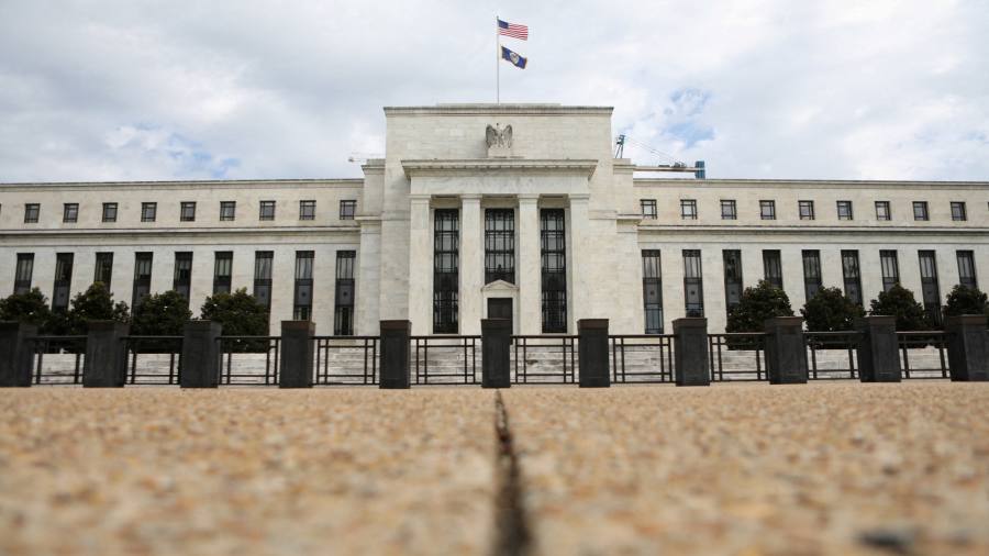 Economistas esperam que Fed mantenha taxas de juros acima de 4% após 2023