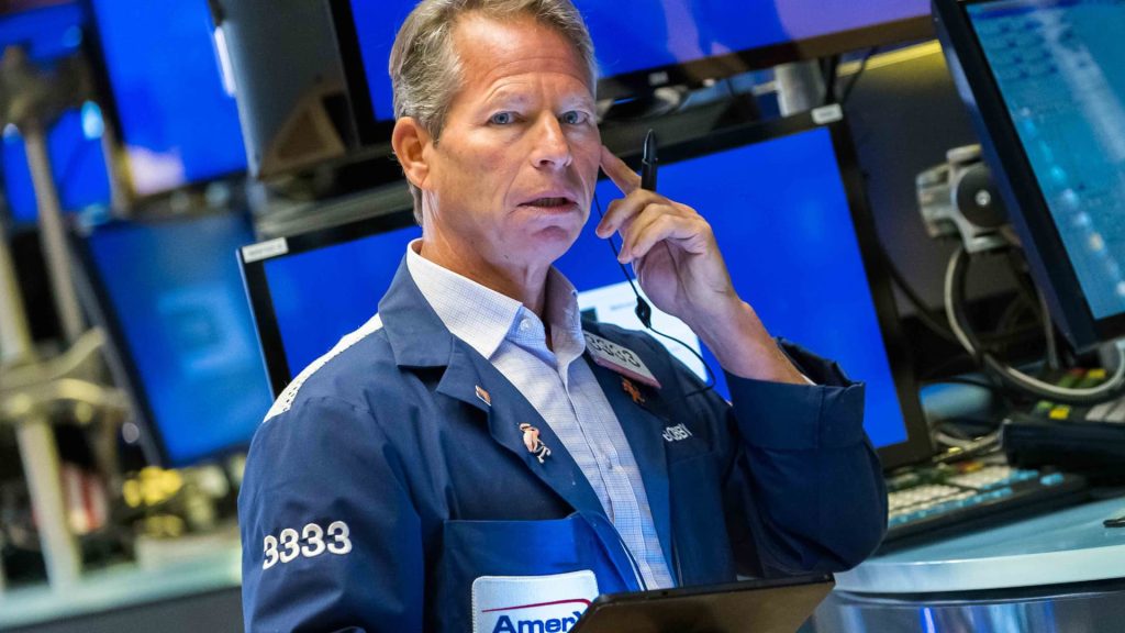 Os futuros da Dow caíram mais de 300 pontos, já que as ações reverterão a maior parte do rali de quarta-feira
