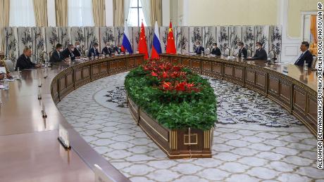 O presidente russo, Vladimir Putin, se encontrou com o presidente chinês Xi Jinping à margem da cúpula da Organização de Cooperação de Xangai em Samarcanda, Uzbequistão, na quinta-feira.