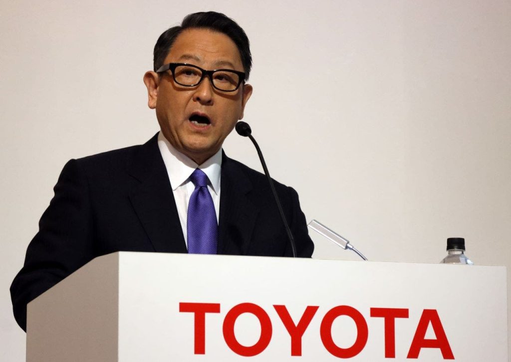 Chefe da Toyota diz que proibição de carros movidos a gasolina na Califórnia será 'difícil' de cumprir