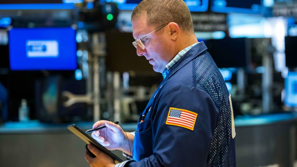 Os futuros da Dow caíram mais de 270 pontos após uma forte alta de dois dias em Wall Street