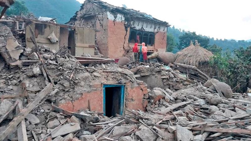 Terremoto atinge Nepal e mata pelo menos 6
