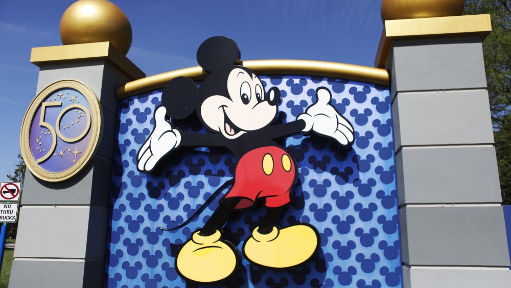 Disney define demissões, congela contratações direcionadas e restringe viagens