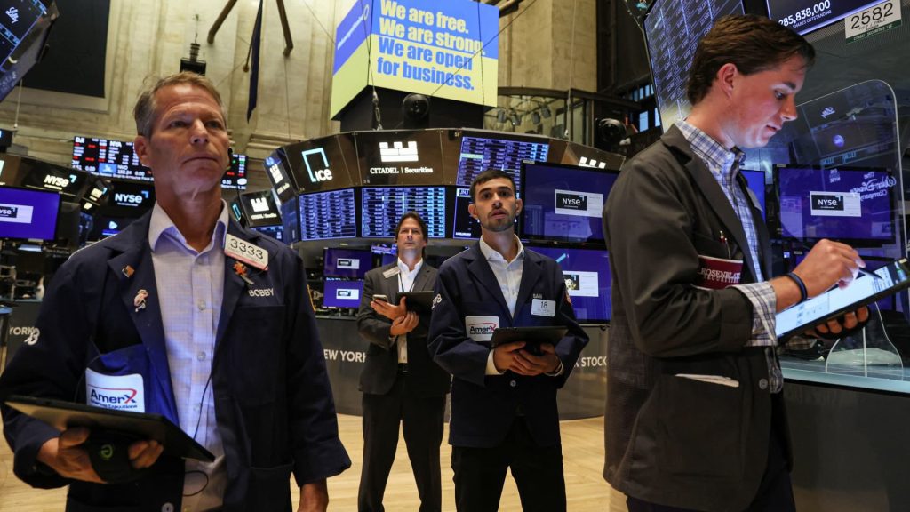 Futuros da Dow caem enquanto investidores aguardam eleições de meio de mandato e relatório de inflação
