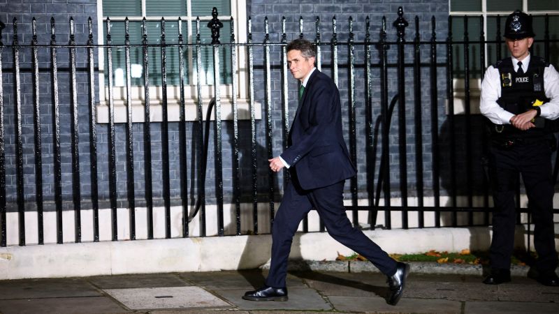 Gavin Williamson, ministro britânico, renuncia após acusações de bullying