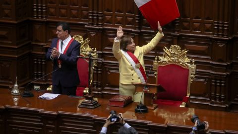 A vice-presidente peruana Dina Boloart participa da cerimônia de posse em Lima, Peru. 