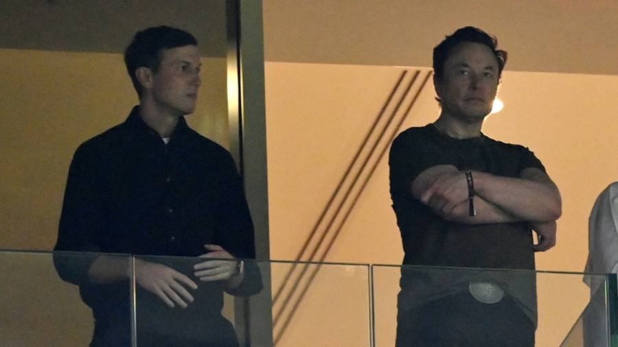Elon Musk está pesquisando usuários do Twitter sobre se ele deve deixar o cargo de CEO