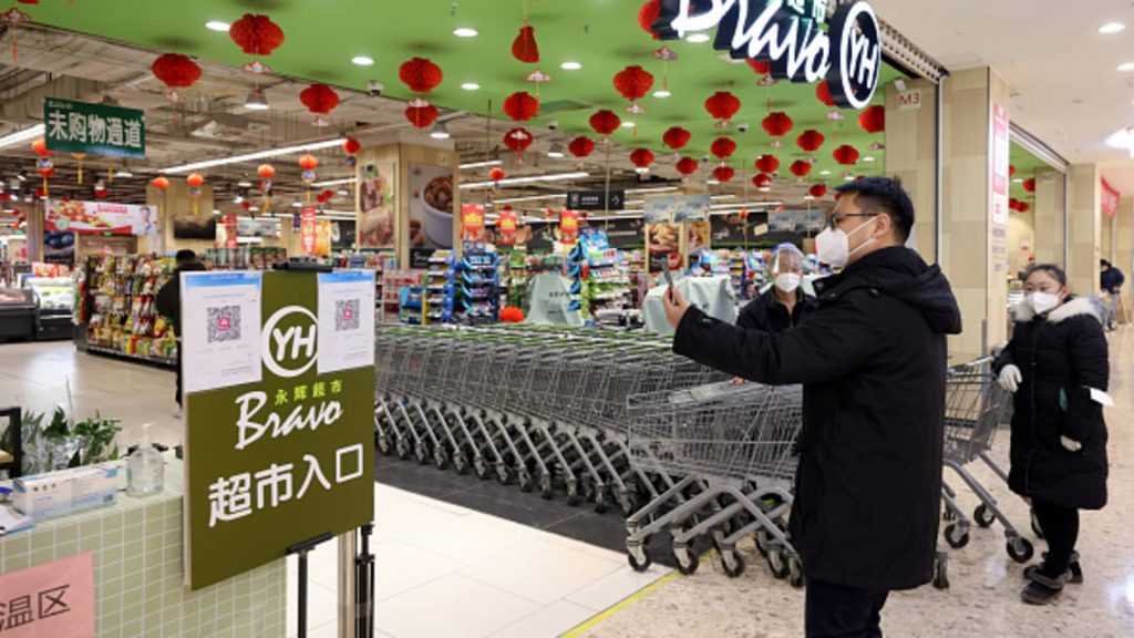 China está relaxando as restrições da Covid em viagens e produção